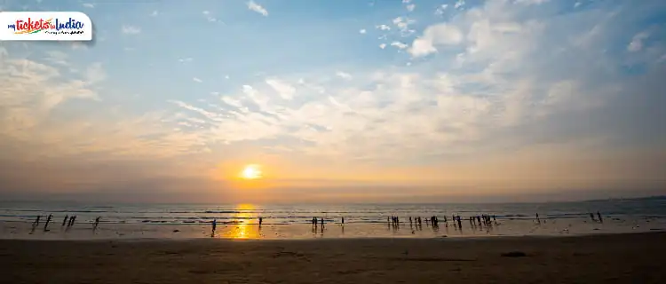 images of Juhu Beach: A Day of Sun, Sand, & Street Food in Mumbai